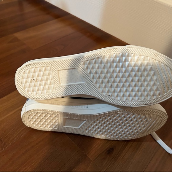 Never worn American eagle shoes - Picture 2 of 5